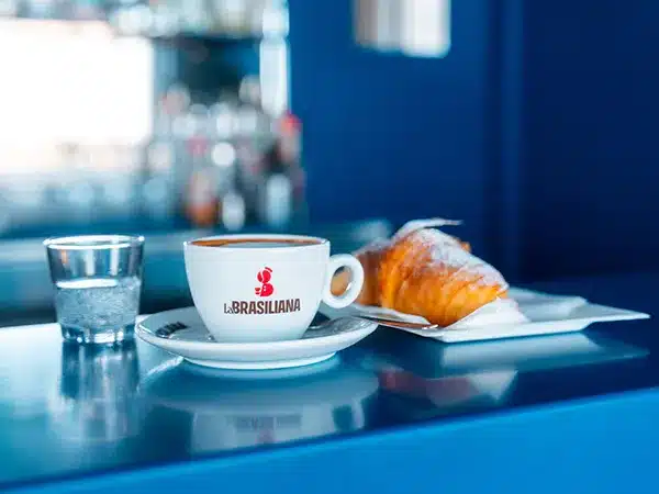 Bar-vicino-a-distributore-benzina-zona-Ferrara