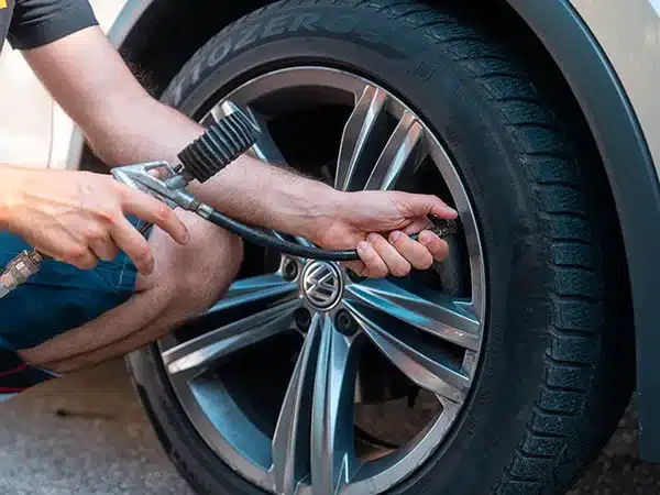 Officina-per-controllo-auto-tagliandi-Ferrara