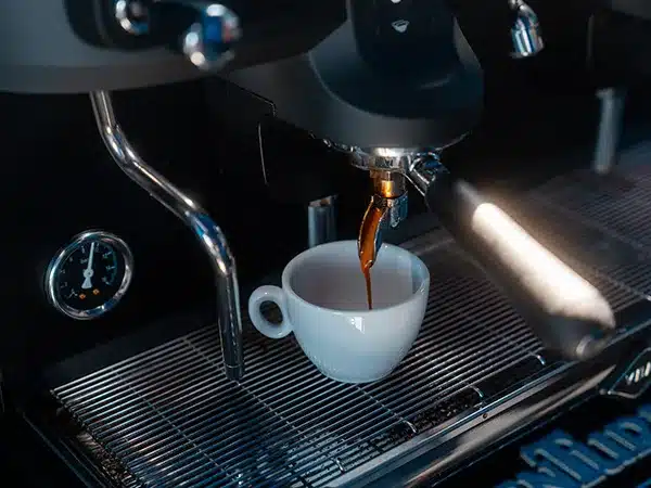 Pausa-caffe-in-area-di-servizio-metano