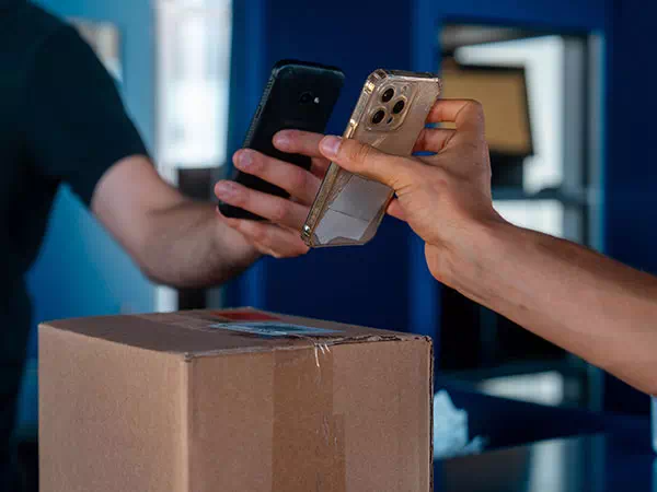 Punto-di-consegna-pacchi-Amazon-Bartolini-a-Poggio-Renatico-Ferrara