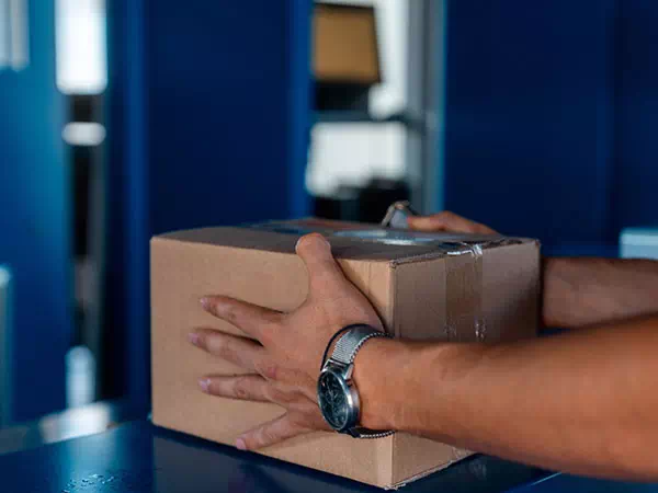 Punto-ritiro-pacchi-vicino-a-Ferrara