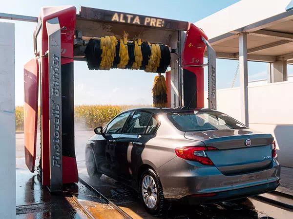 lavaggio-macchina-con-rulli-automatici-vicino-a-Vigarano-Mainarda